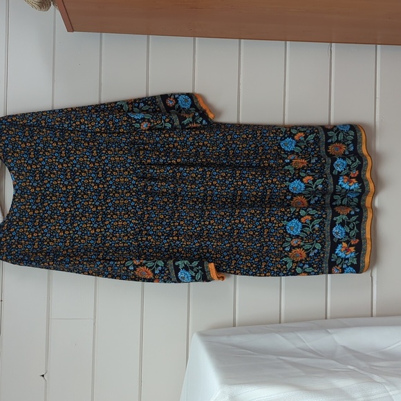 Long sleeve rayon dress size M - Picture 2 of 3